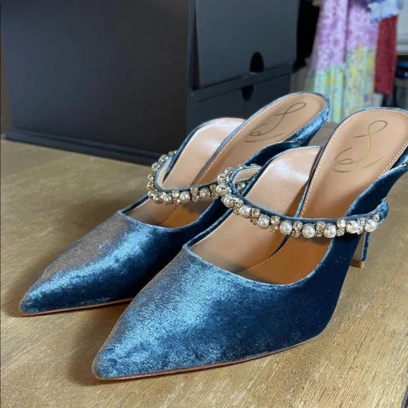 Sam Edelman Hyland Sapphire velvet with Embellished Strap - Picture 2 of 11